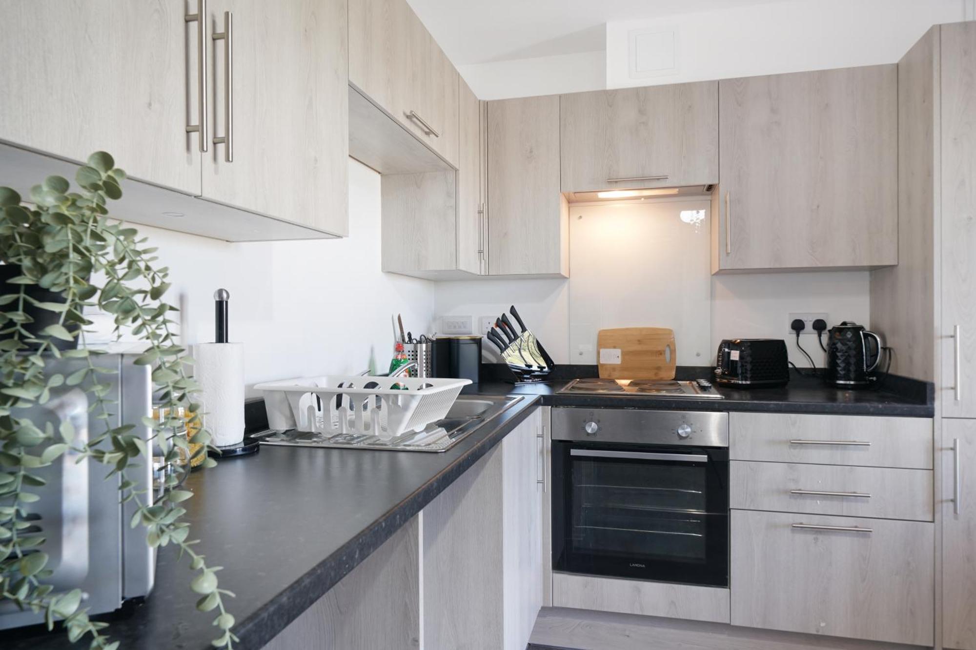 One And Two Bed Apartments Slough Near Heathrow Colnbrook Exterior foto