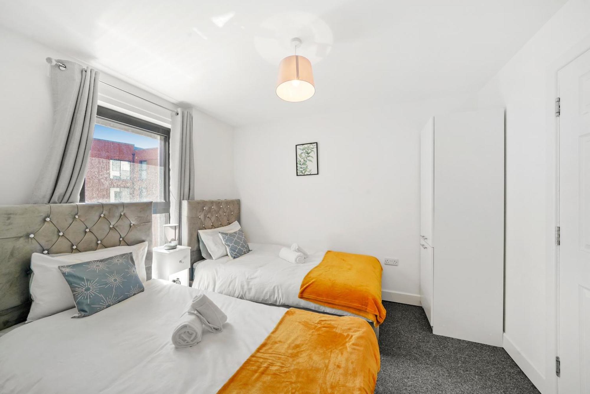 One And Two Bed Apartments Slough Near Heathrow Colnbrook Exterior foto