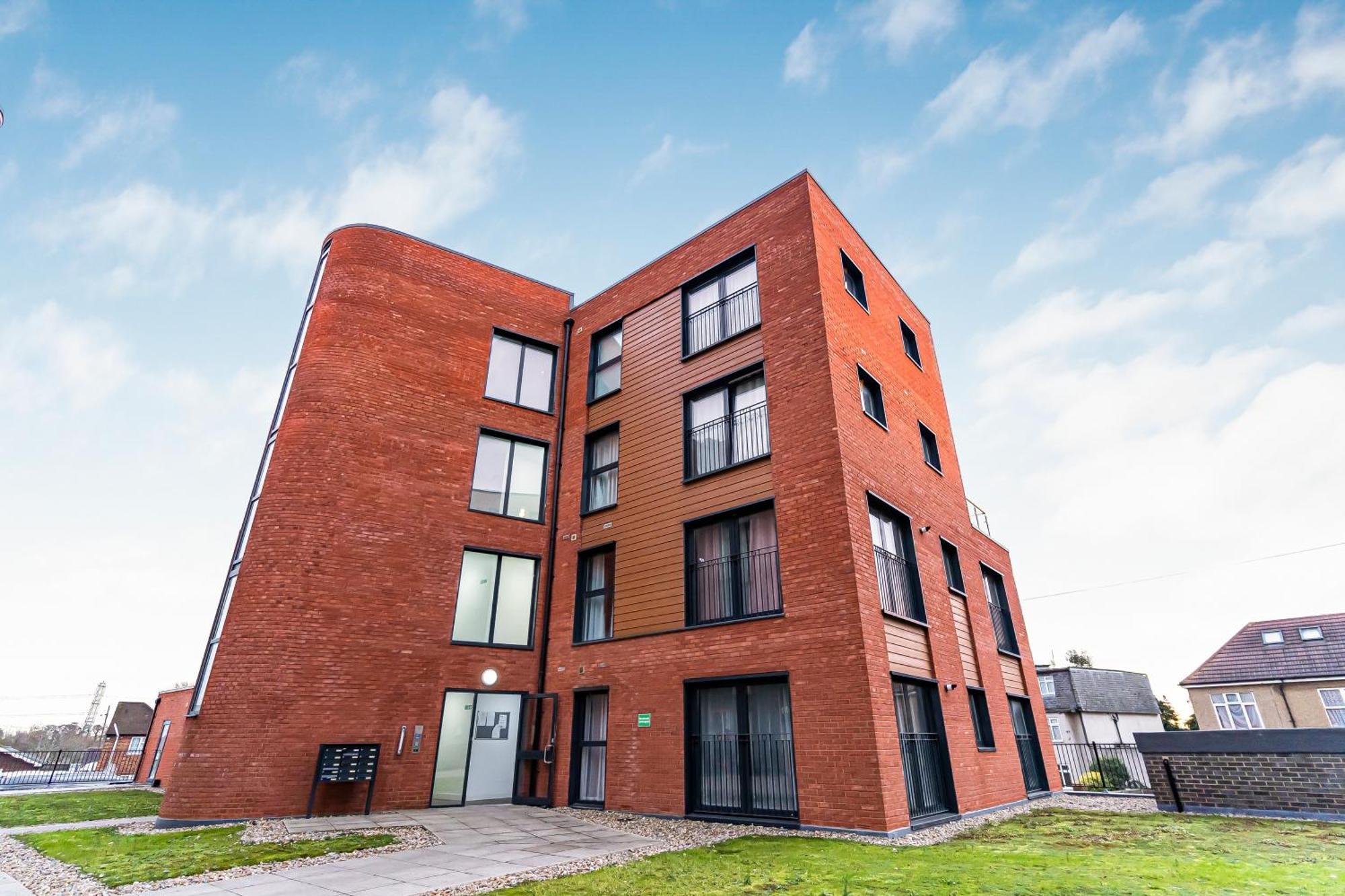 One And Two Bed Apartments Slough Near Heathrow Colnbrook Exterior foto
